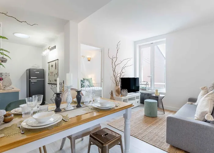 Le Bel Ombre Apartment *
